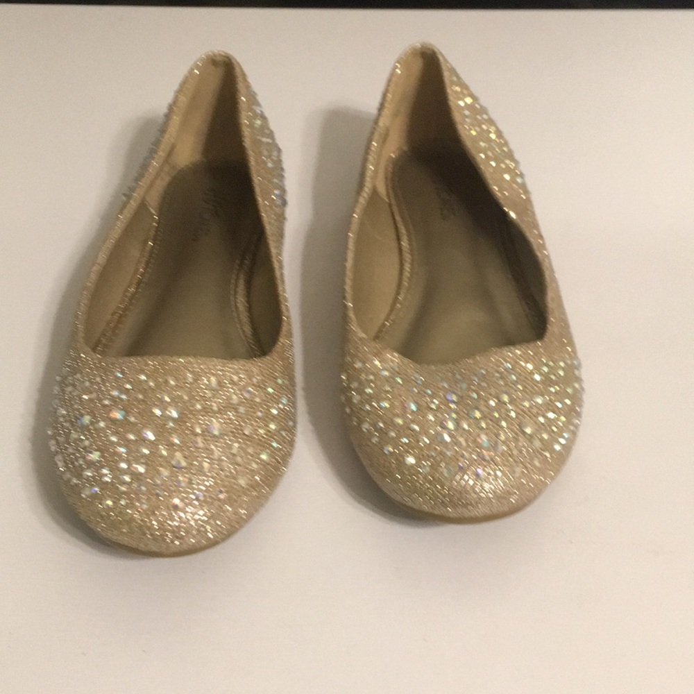 Gold sparkly flats!
